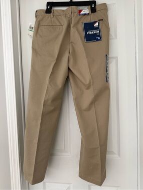 Izod Men's Stretch Chinos in Khaki Tan